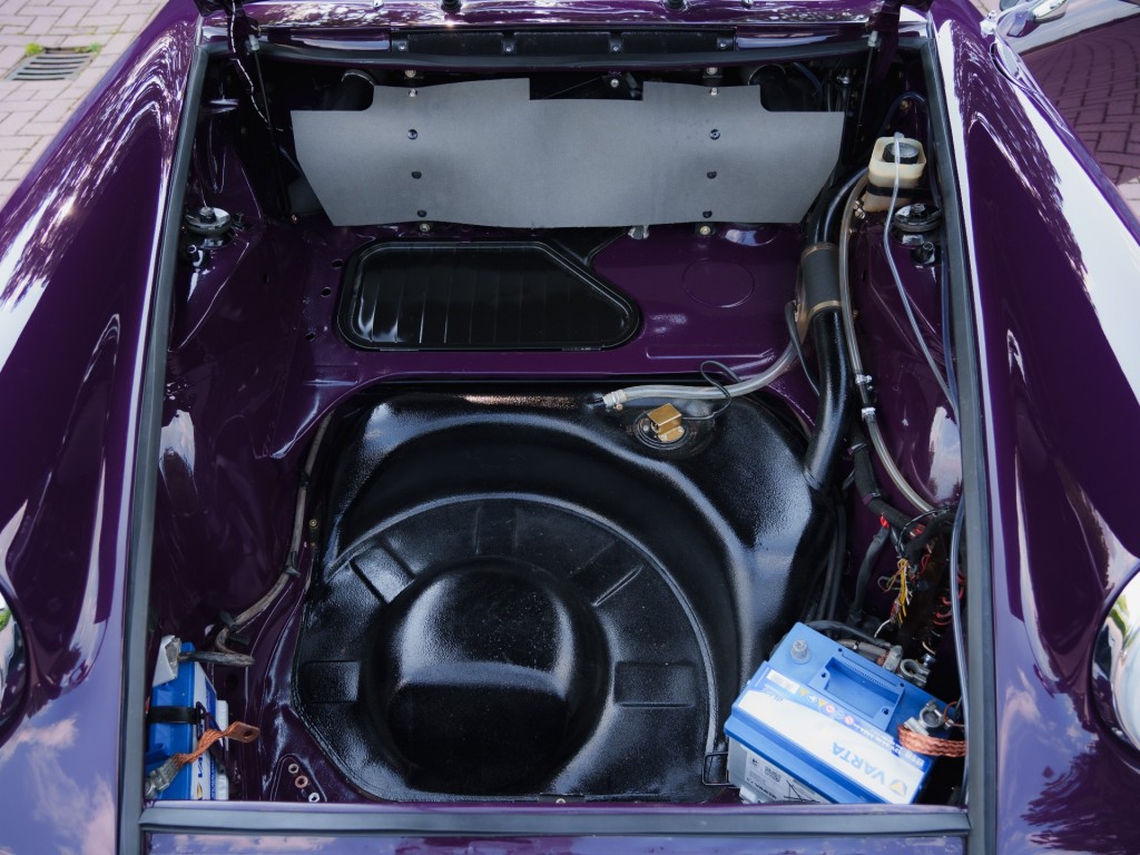 46762582-30.jpg