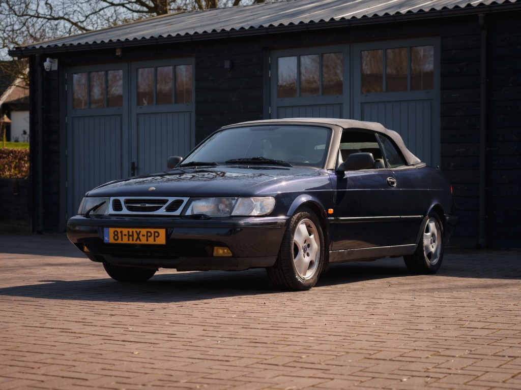 52037519